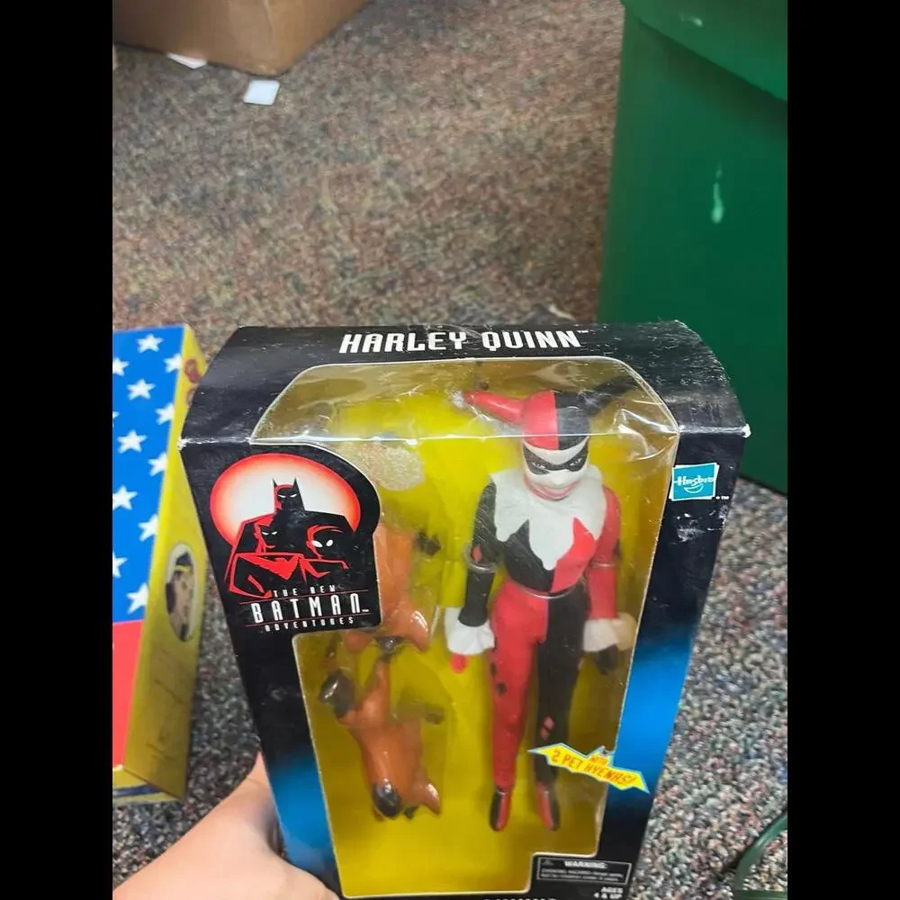 The New Batman Adventures Harley Quinn Action Figure Doll with 2 Pet‎ Hyenas NIB